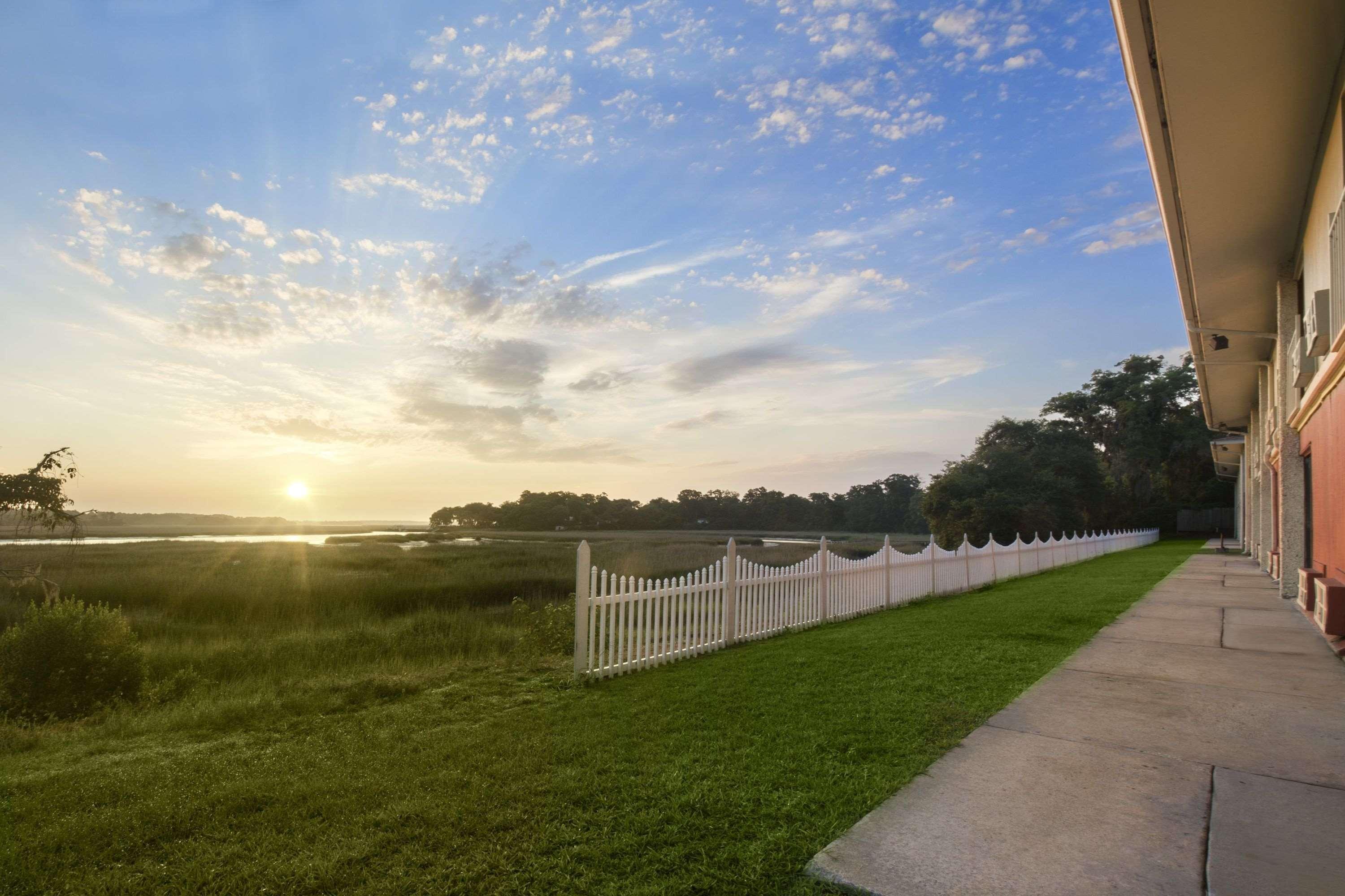 Howard Johnson By Wyndham Beaufort/Parris Island Dış mekan fotoğraf