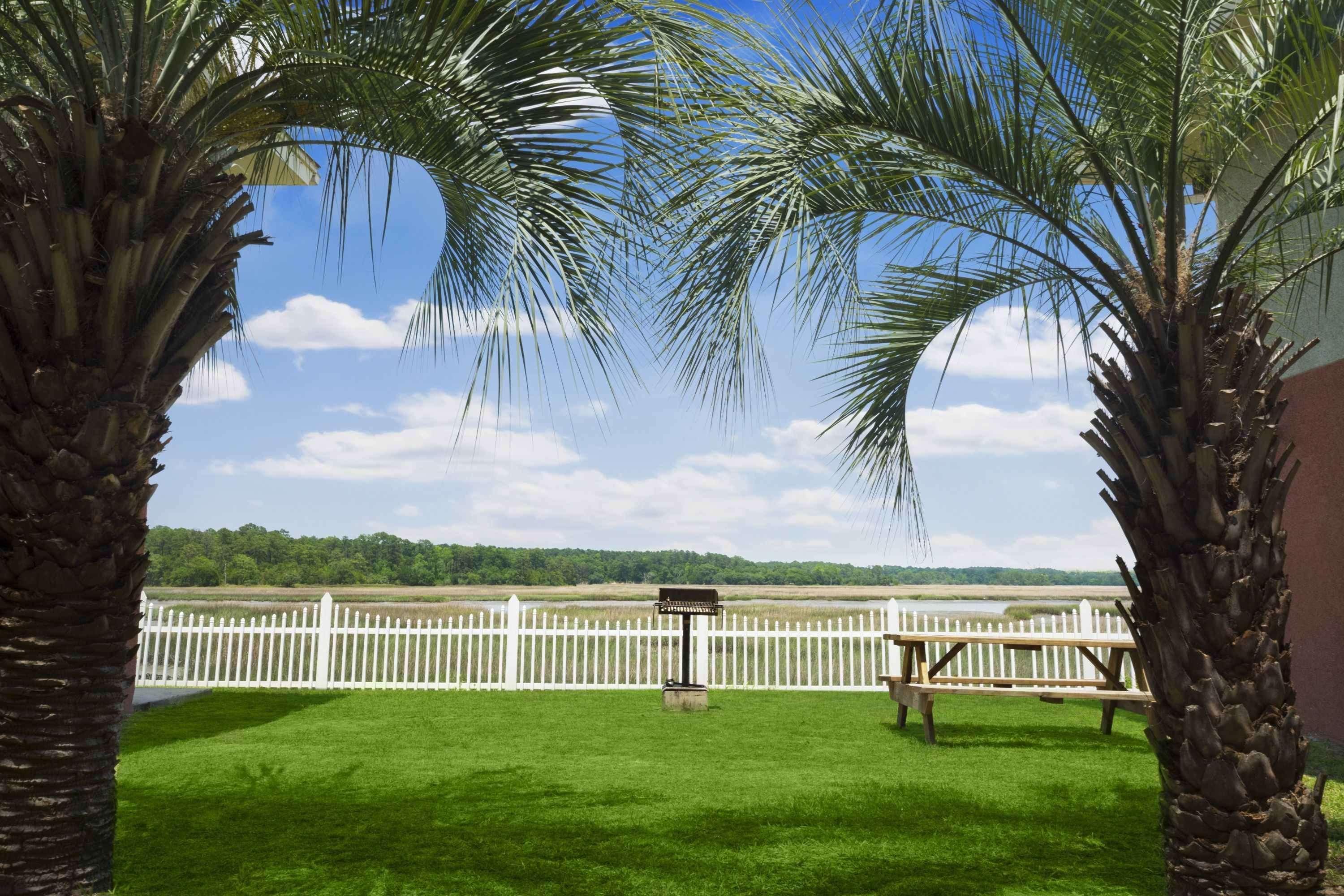 Howard Johnson By Wyndham Beaufort/Parris Island Dış mekan fotoğraf