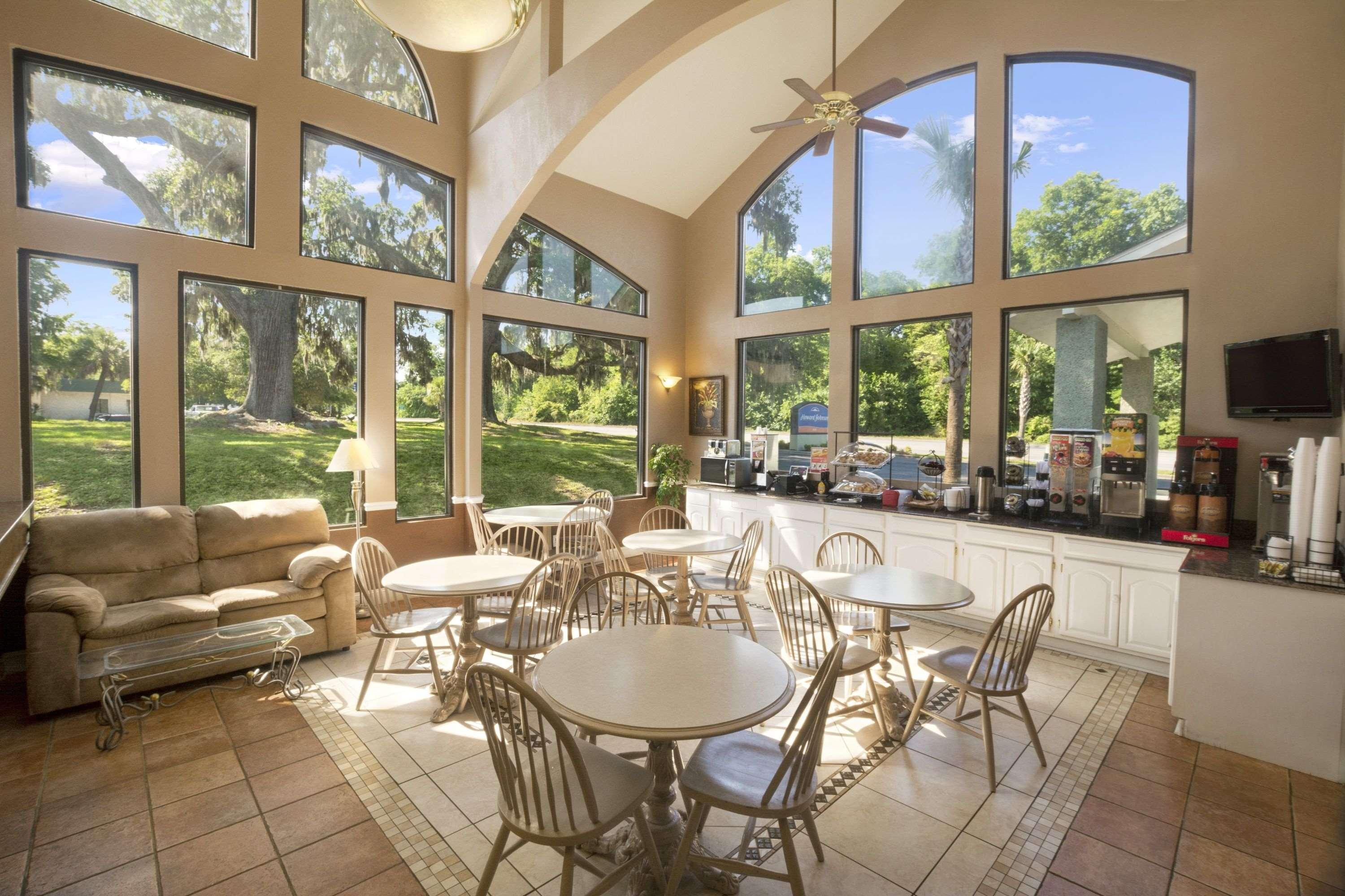 Howard Johnson By Wyndham Beaufort/Parris Island Dış mekan fotoğraf