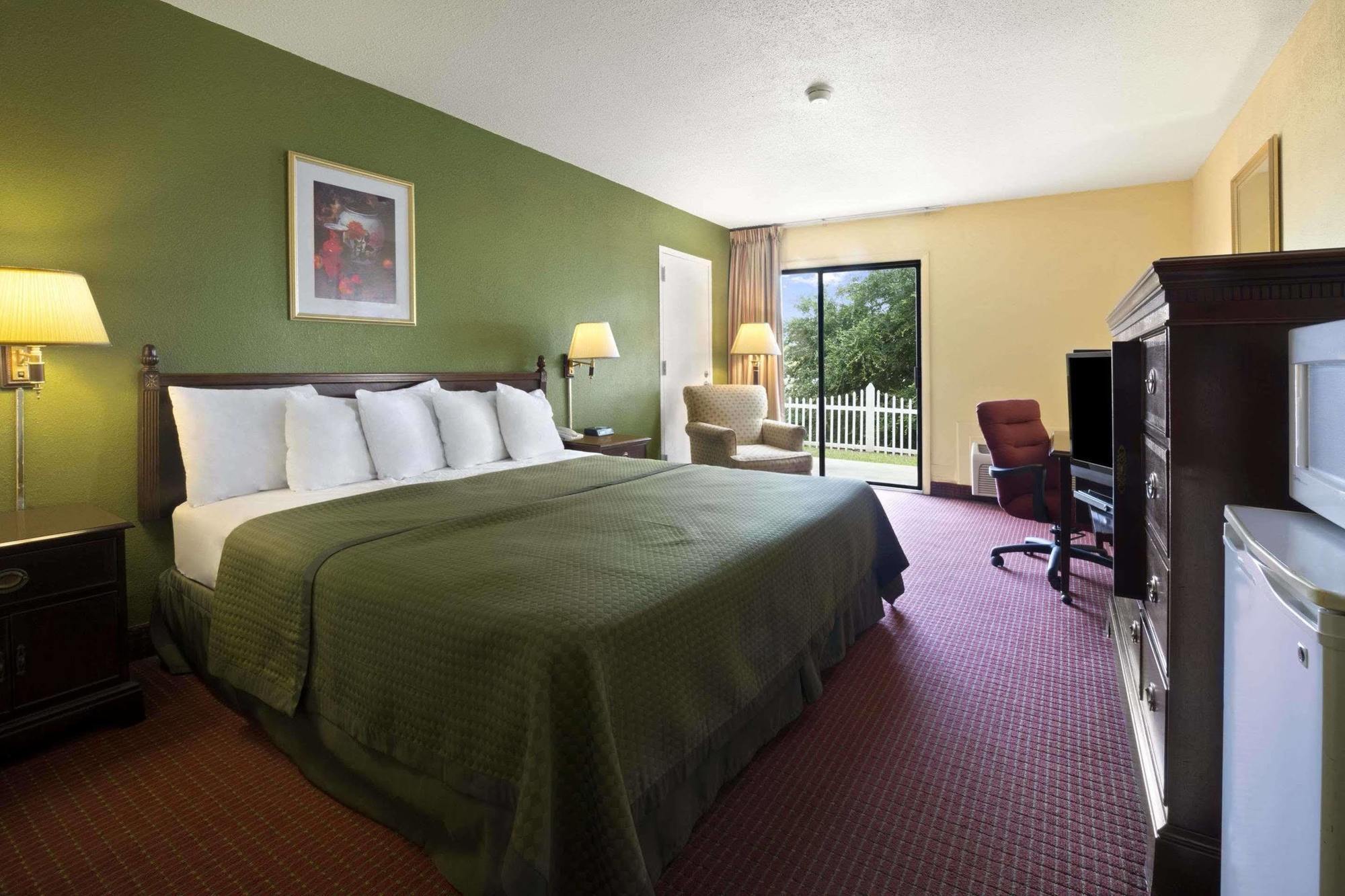 Howard Johnson By Wyndham Beaufort/Parris Island Dış mekan fotoğraf