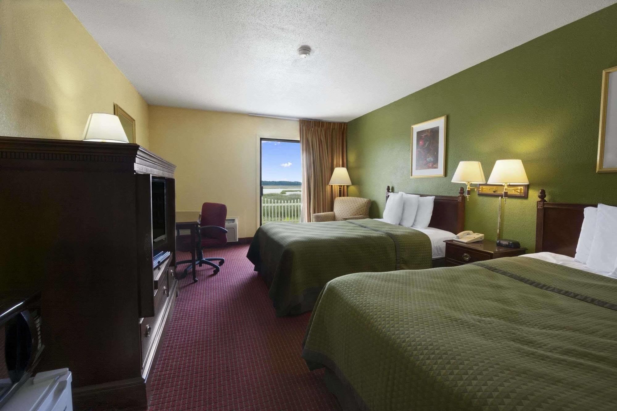 Howard Johnson By Wyndham Beaufort/Parris Island Dış mekan fotoğraf