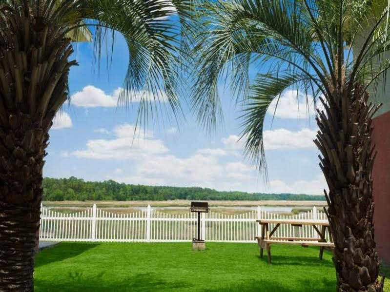 Howard Johnson By Wyndham Beaufort/Parris Island Dış mekan fotoğraf
